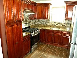 3 Bedroom Home in Cool Enviroment in Bronx, NY (Photo 4 of 10)