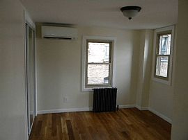 3 Bedroom Home in Cool Enviroment in Bronx, NY (Photo 6 of 10)