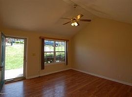 4505 Tina Dr, Crestwood, Ky 40014 3 Beds 2 Baths 1,050 Sqft in Crestwood, KY (Photo 11 of 11)