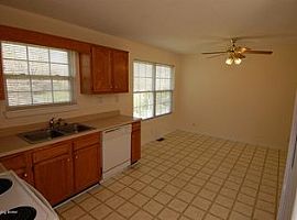 4505 Tina Dr, Crestwood, Ky 40014 3 Beds 2 Baths 1,050 Sqft in Crestwood, KY (Photo 7 of 11)