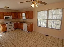4505 Tina Dr, Crestwood, Ky 40014 3 Beds 2 Baths 1,050 Sqft in Crestwood, KY (Photo 8 of 11)
