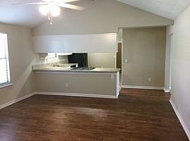 3bed Home Located Crosstie Rd W, Jacksonville  in Jacksonville, FL (Photo 3 of 7)