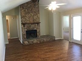 3bed Home Located Crosstie Rd W, Jacksonville  in Jacksonville, FL (Photo 6 of 7)