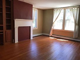 Beautiful 4 Bedroom Home in Annandale, NJ (Photo 2 of 10)