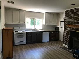 Beautiful 4 Bedroom Home in Annandale, NJ (Photo 4 of 10)