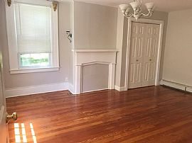 Beautiful 4 Bedroom Home in Annandale, NJ (Photo 5 of 10)