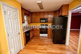 Single Family Home For Rent in Huntsville, AL (Photo 2 of 3)