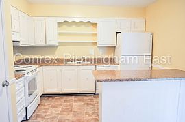 Single Family Home For Rent in Birmingham, AL (Photo 3 of 8)