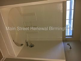 Single Family Home For Rent in Birmingham, AL (Photo 6 of 8)