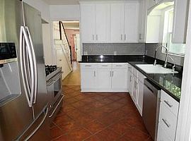  1020 W 23rd St, Houston, Tx 77008 4 Beds 3 Baths 2,156 Sqft in Houston, TX (Photo 2 of 5)