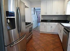  1020 W 23rd St, Houston, Tx 77008 4 Beds 3 Baths 2,156 Sqft in Houston, TX (Photo 4 of 5)