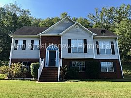 Single Family Home For Rent in Birmingham, AL