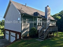 Single Family Home For Rent in Birmingham, AL (Photo 2 of 7)