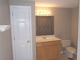 Beautiful 2 Bedroom Home in Atkinson, NH (Photo 10 of 11)