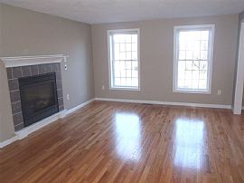 Beautiful 2 Bedroom Home in Atkinson, NH (Photo 2 of 11)