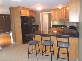 Beautiful 2 Bedroom Home in Atkinson, NH (Photo 4 of 11)