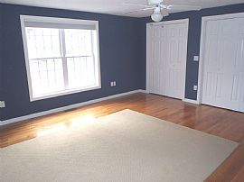 Beautiful 2 Bedroom Home in Atkinson, NH (Photo 6 of 11)