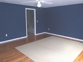 Beautiful 2 Bedroom Home in Atkinson, NH (Photo 7 of 11)