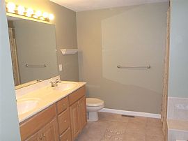 Beautiful 2 Bedroom Home in Atkinson, NH (Photo 8 of 11)