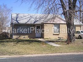 Single Family Home For Rent in Aurora, CO