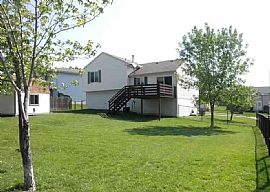 Beautiful 3 Bedroom Home in Serene Enviroment in Bellevue, NE (Photo 11 of 11)