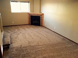 Beautiful 3 Bedroom Home in Serene Enviroment in Bellevue, NE (Photo 5 of 11)