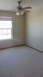 Beautiful 3 Bedroom Home in Serene Enviroment in Bellevue, NE (Photo 8 of 11)