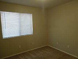 Single Family Home For Rent in Phoenix, AZ (Photo 10 of 12)