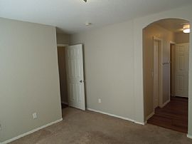 Single Family Home For Rent in Phoenix, AZ (Photo 8 of 12)