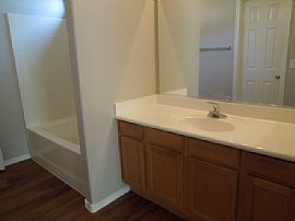 Single Family Home For Rent in Phoenix, AZ (Photo 9 of 12)