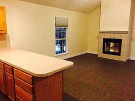 Comfortable 3 Bedroom Home in Gulfport, MS (Photo 3 of 9)