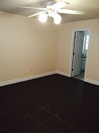 Comfortable 3 Bedroom Home in Gulfport, MS (Photo 5 of 9)