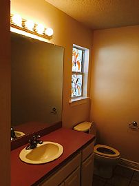 Comfortable 3 Bedroom Home in Gulfport, MS (Photo 7 of 9)