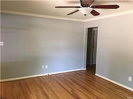 Serene 3 Bedroom Home in Saint Louis, MO (Photo 2 of 10)