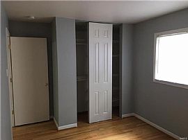 Serene 3 Bedroom Home in Saint Louis, MO (Photo 4 of 10)