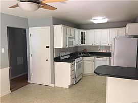 Serene 3 Bedroom Home in Saint Louis, MO (Photo 9 of 10)