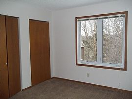 Comfortable 3 Bedroom Home in Minnetonka, MN (Photo 6 of 10)