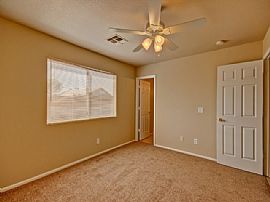 Single Family Home For Rent in Phoenix, AZ (Photo 5 of 8)