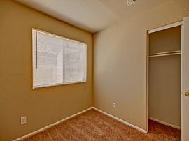 Single Family Home For Rent in Phoenix, AZ (Photo 7 of 8)
