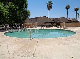 Single Family Home For Rent in Glendale, AZ (Photo 11 of 12)