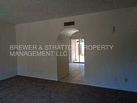 Single Family Home For Rent in Glendale, AZ (Photo 2 of 12)