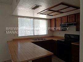 Single Family Home For Rent in Glendale, AZ (Photo 4 of 12)