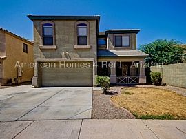 Single Family Home For Rent in Goodyear, AZ