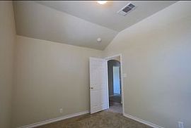  656 Meadow Arbor Ln, Universal City, Tx 78148 3 Beds 2 Baths 1 in Universal City, TX (Photo 4 of 5)