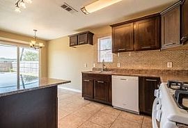  2118 Kent Dr, Arlington, Tx 76010 3 Beds 2 Baths 1,500 Sqft in Arlington, TX (Photo 5 of 5)