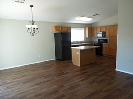 Single Family Home For Rent in Phoenix, AZ (Photo 3 of 3)