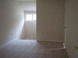 Cozy 4 Bedroom Home in West Hyattsville, MD (Photo 2 of 9)