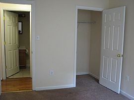 Cozy 4 Bedroom Home in West Hyattsville, MD (Photo 6 of 9)