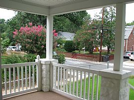 Cozy 4 Bedroom Home in West Hyattsville, MD (Photo 9 of 9)