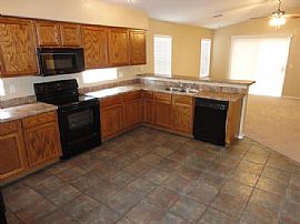 Single Family Home For Rent in Gilbert, AZ (Photo 4 of 5)